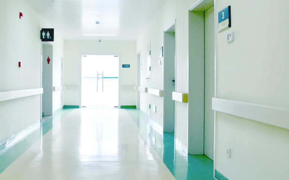 The hallway in this hospital is adorned with pvc wall panels for enhanced aesthetics and durability. Additionally, the walls are protected with pvc wall protection sheets to prevent damage from frequent traffic and potential